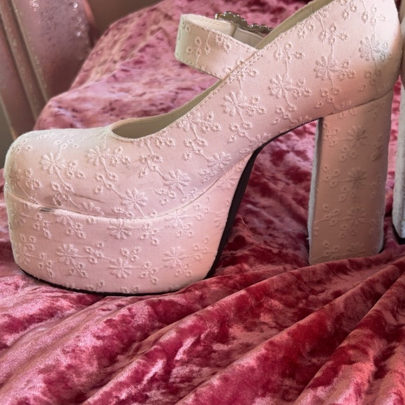 Sold Out Sugar Thrillz Embroidered Crystal Heart Mary Jane Platform Heels - Picture 1 of 5